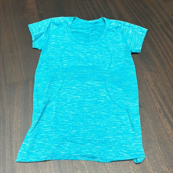 Lulu lemon top - Picture 1 of 3